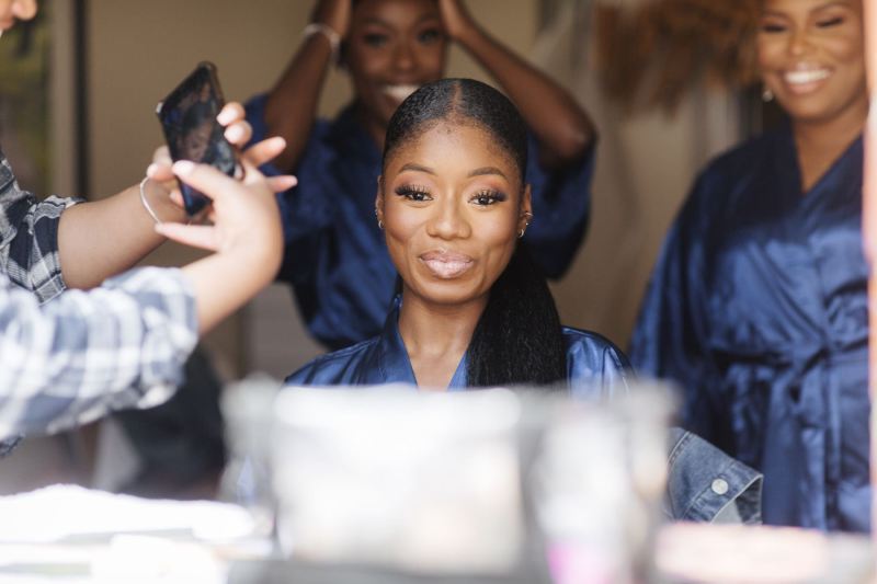 Bridesmaids-looking-stunning-in-the-prep
